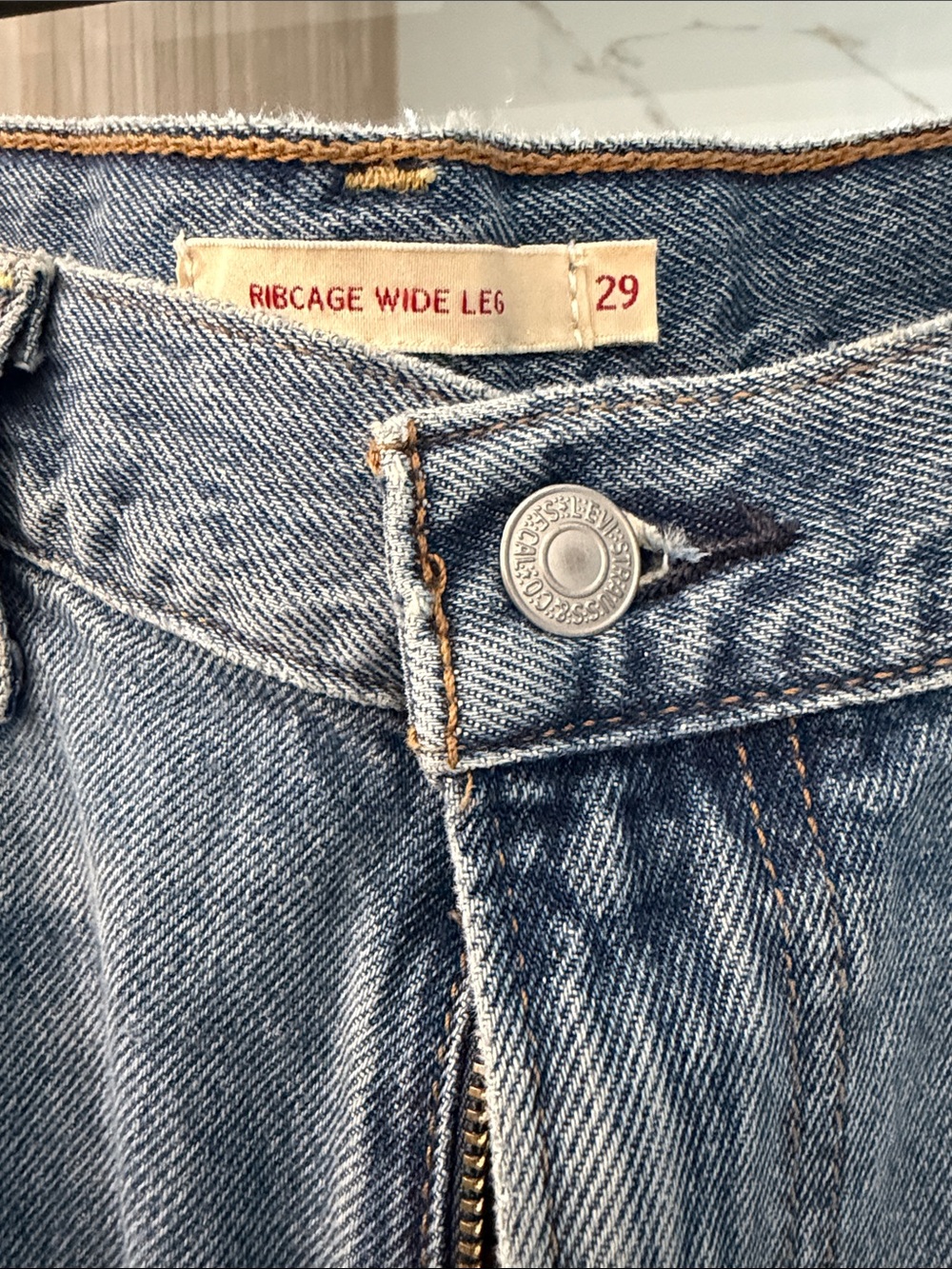 Levi’s Ribcage Jeans - Picture 2 of 5